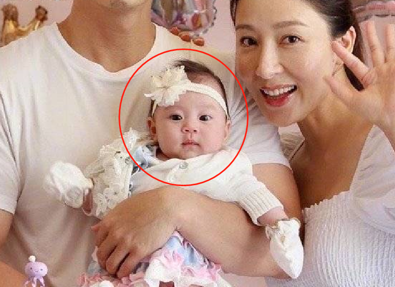 杨怡罗仲谦晒女儿百日照小珍珠颜值就是天赐的礼物太可爱了