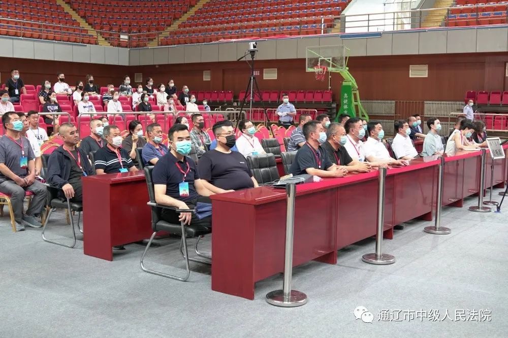 通辽中院公开开庭审理董志伟等36人涉黑案