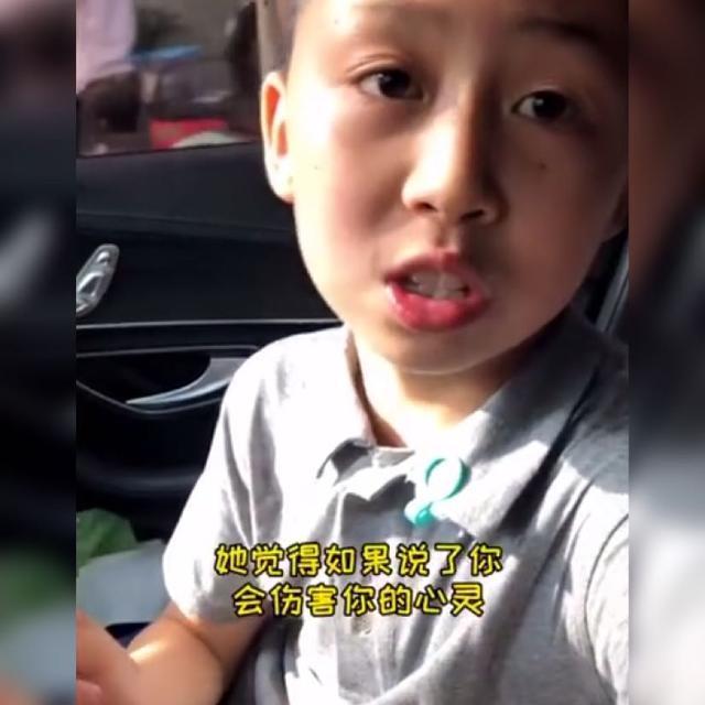 小男孩实力吐槽"妈妈长得丑",虽童言无忌,却又"伤害心灵"