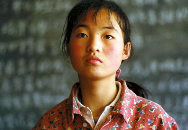 农村"土妞"意外走红,被称"最丑谋女郎",张艺谋还曾劝她退圈