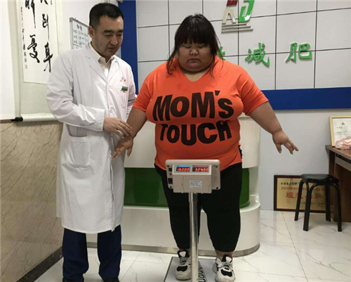 还记得被男友养到300斤的校花吗曾睡塌3张床如今模样让人唏嘘