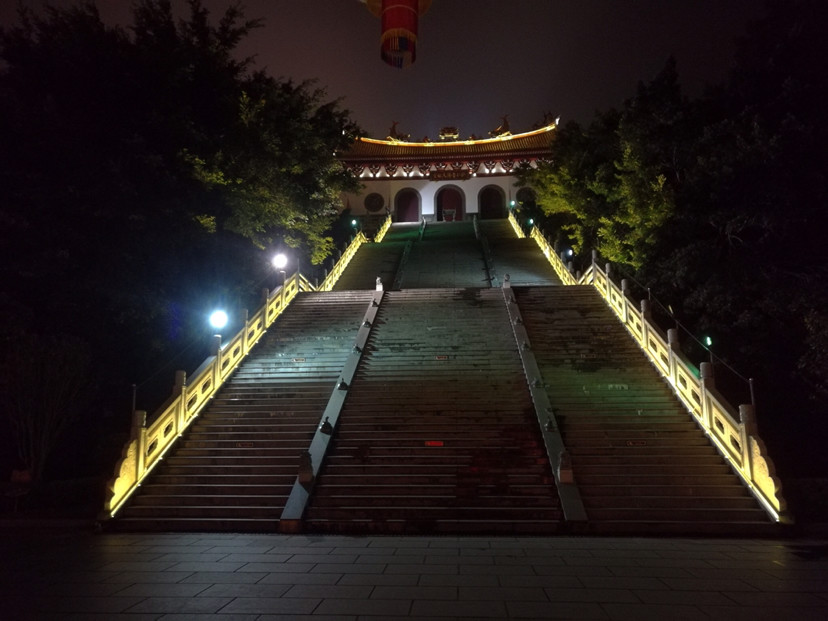 妈祖庙夜景五光十色,灯光璀璨,太漂亮了