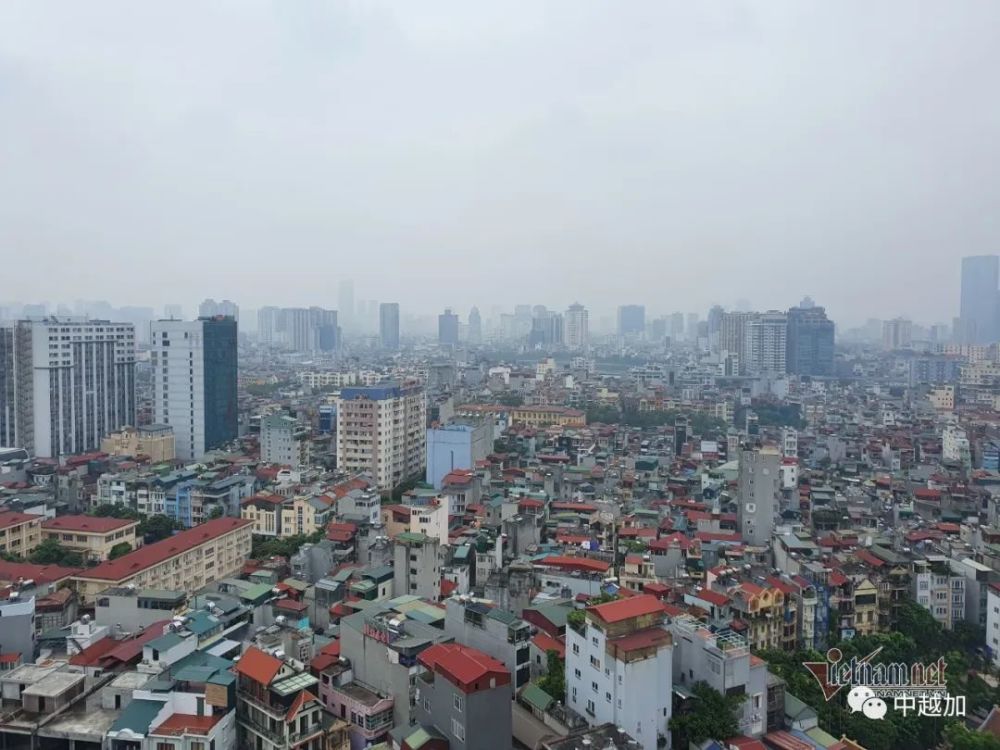 越南媒体报道称,山罗省发生地震时,河内市多处建筑物出现晃动,当地