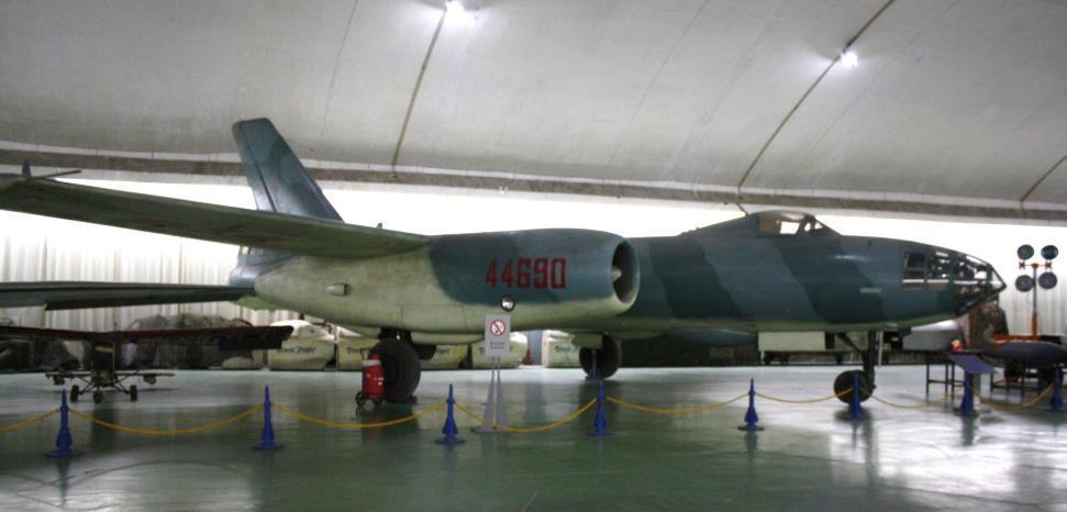 1984年,在西安飞机设计研究所研制歼轰-7飞机时,为了加快研制进度,1架
