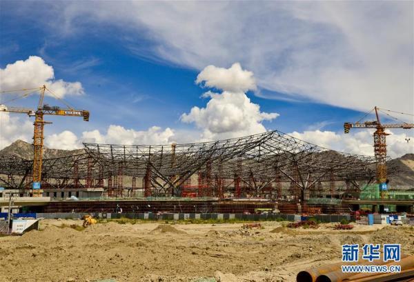 西藏拉萨贡嘎国际机场新建t3航站楼钢结构封顶组图