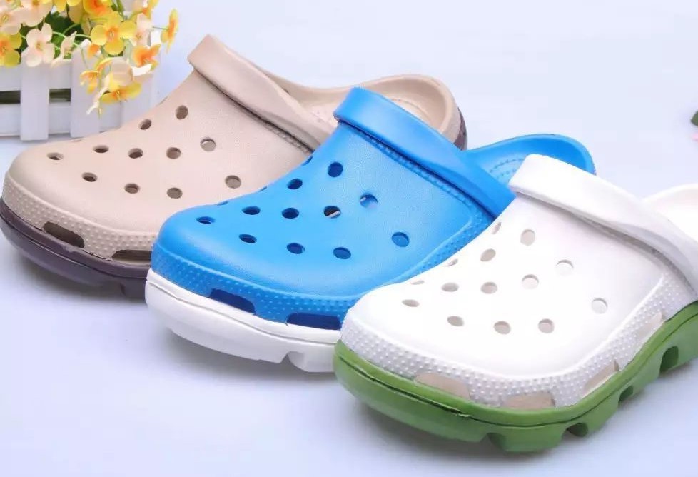 较真丨塑料洞洞鞋是毒素鞋？给孩子挑玩具用品，你该知道这些