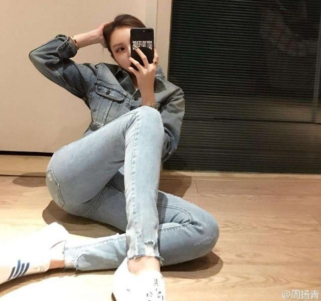 恢复单身后的周扬青流连夜店,饭局上香烟一支接一支