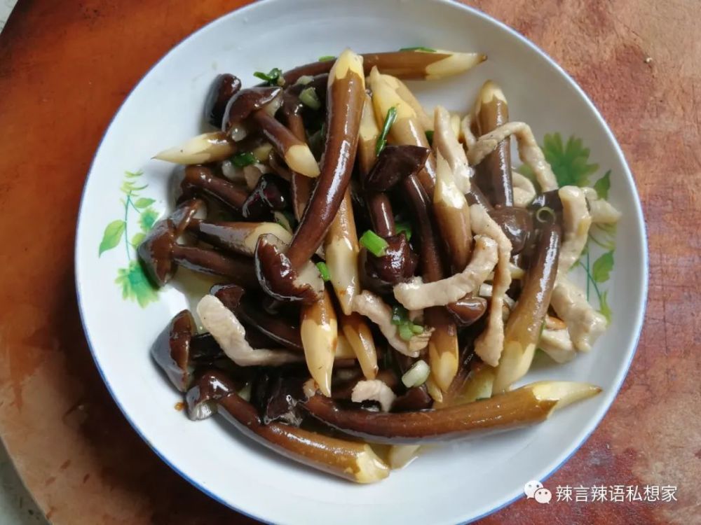 想吃奇怪又美味的蘑菇不用去云南,美味的黑鸡枞菌炒肉