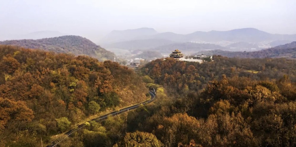 七,南通狼山 狼山风景区是江苏省级风景名胜区,江海第一山,全国八小