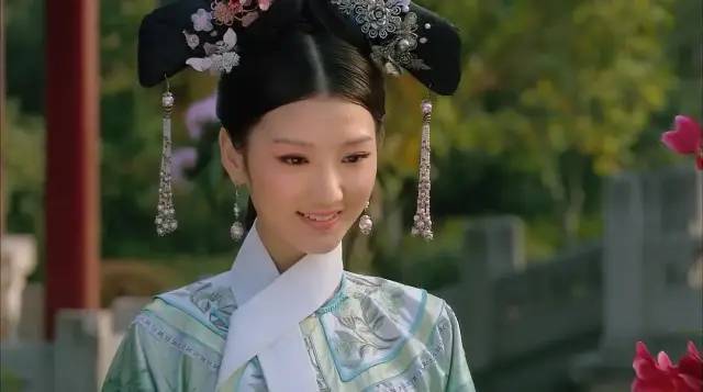 翻了100张照片，才发现她是贵圈换头最失败的女星