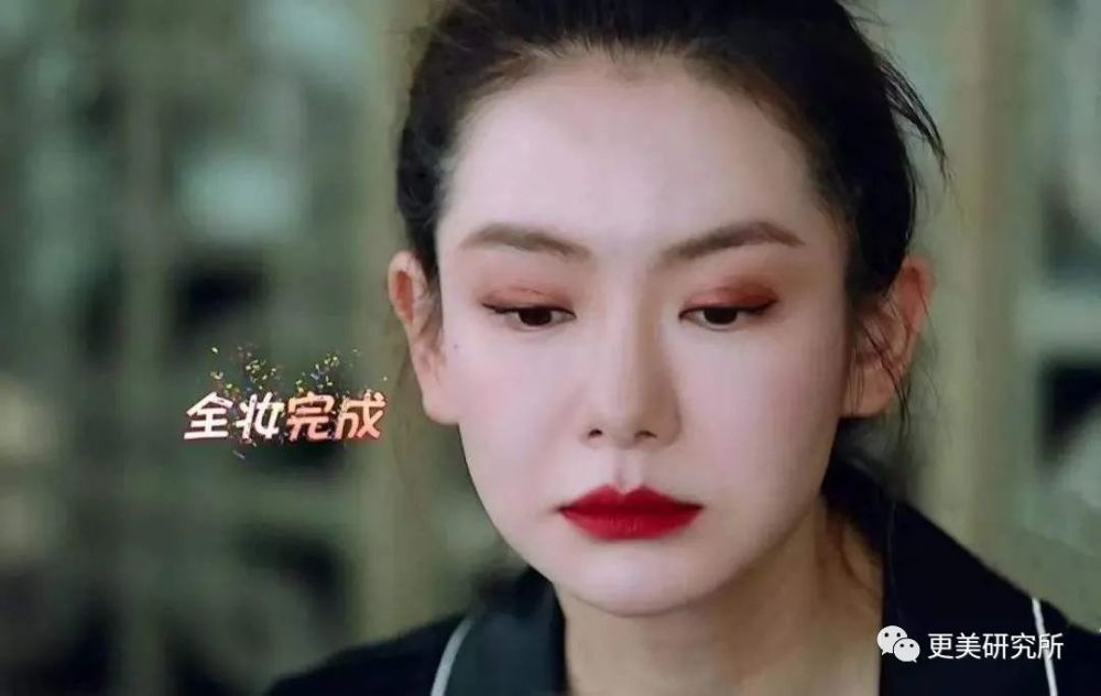 翻了100张照片，才发现她是贵圈换头最失败的女星