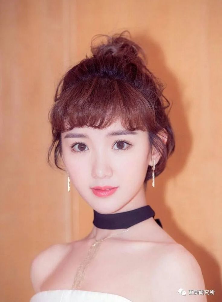 翻了100张照片，才发现她是贵圈换头最失败的女星