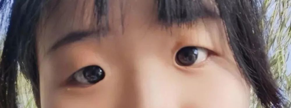翻了100张照片，才发现她是贵圈换头最失败的女星
