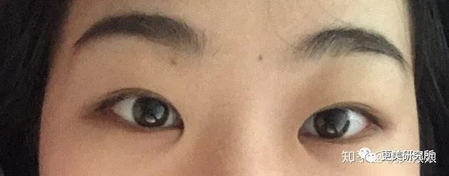 翻了100张照片，才发现她是贵圈换头最失败的女星