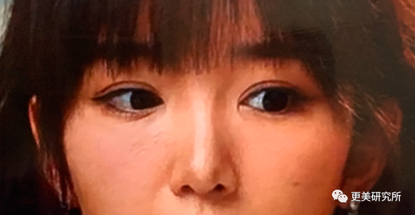 翻了100张照片，才发现她是贵圈换头最失败的女星