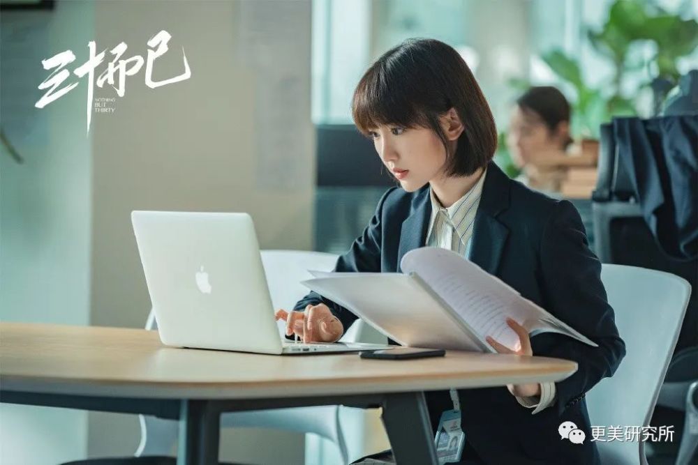 翻了100张照片，才发现她是贵圈换头最失败的女星