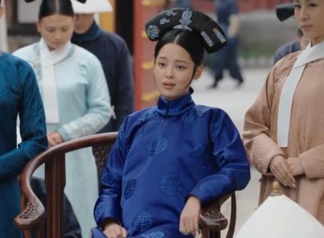 如懿传嘉贵妃让魏嬿婉跪地擦鞋戏里都是恨戏外就像变了个人
