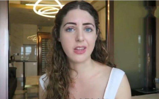 美国美女来中国旅游逛街时却急了为何这些东西美国都没有