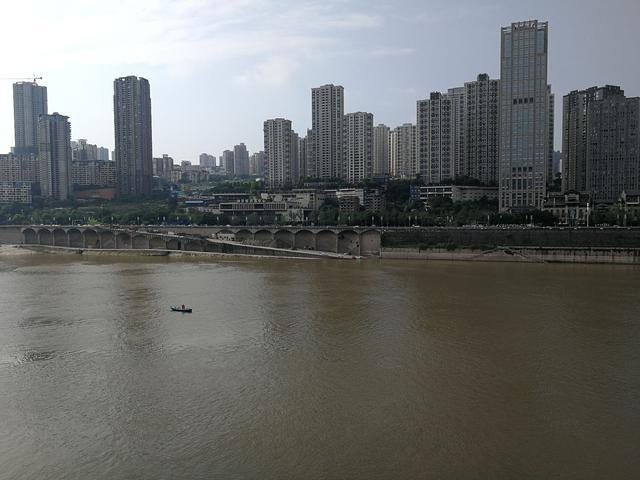 重庆主城区有两条全国独一无二的过江索道:嘉陵江索道,长江索道 巴渝