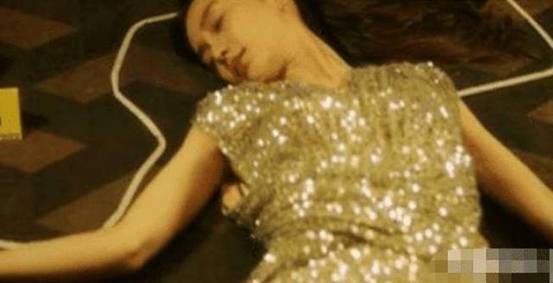 同样是演尸体,杨颖演尸体,梁朝伟演尸体,流量明星被影帝"秒杀"