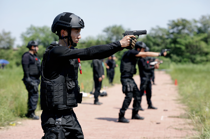 海淀特警魔鬼训练现场曝光,堪比大片!