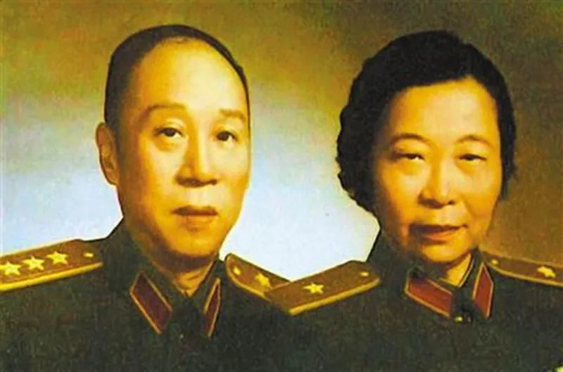 解放军第一位女中将,如今已经81岁,父亲是开国元帅,丈夫是上将