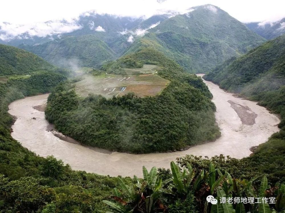 在1994年初,经中国科学家和新闻工作者共同合作,雅鲁藏布大峡谷被发现