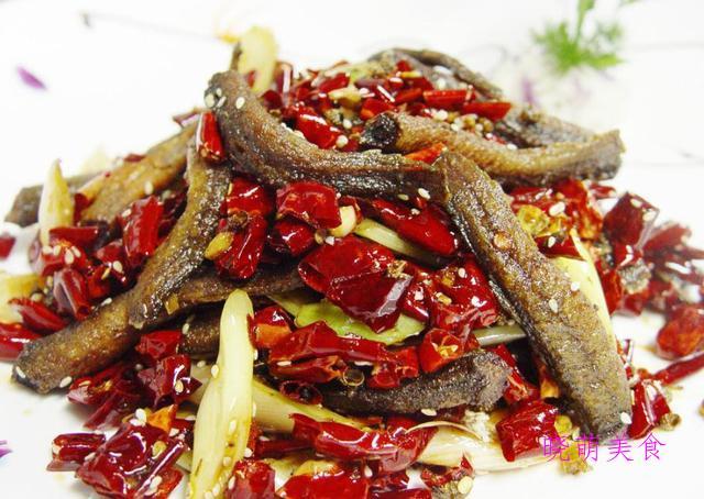 手撕泥鳅,玉米排骨煲,红薯粉蒸肉,香辣土鸡的家常做法