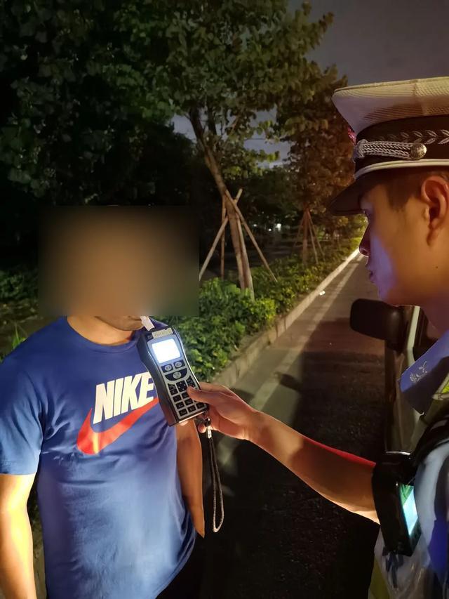 老铁,看看你醉酒的样子,后悔不