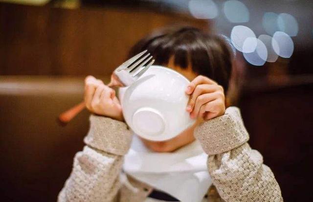 低层次父母的几种“节俭”，正悄悄摧毁孩子的眼界，长大难有出息