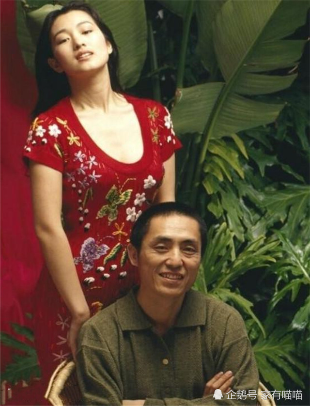 巩俐和张艺谋的罕见合影:眼睛里都是星星,张艺谋是她
