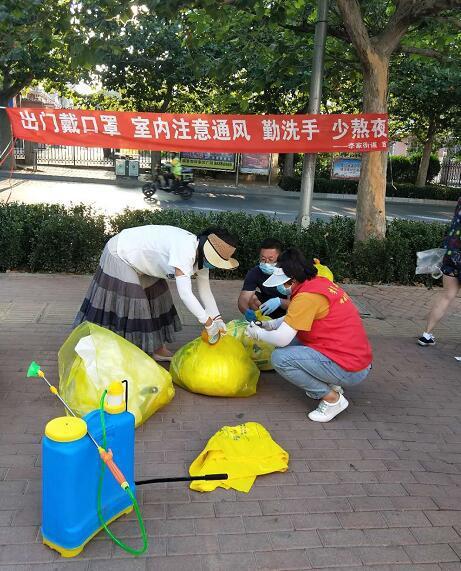 双层包装、鹅颈式封口、胶带封闭…直击核酸检测点的医疗垃圾处理