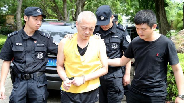 "土皇帝"黄鸿发被执行死刑,受害者被其打残,见警察时仍不敢提