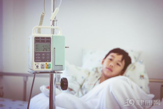 儿童白血病很“狡猾”，医生点明4个早期症状，希望家长们重视