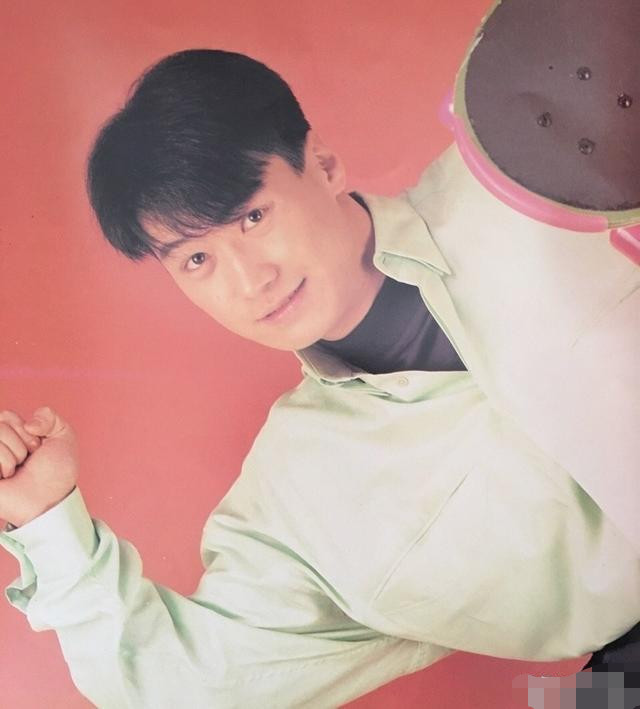 作为香港四大天王之首,年轻时有多帅?网友:全世界最好的黎明!
