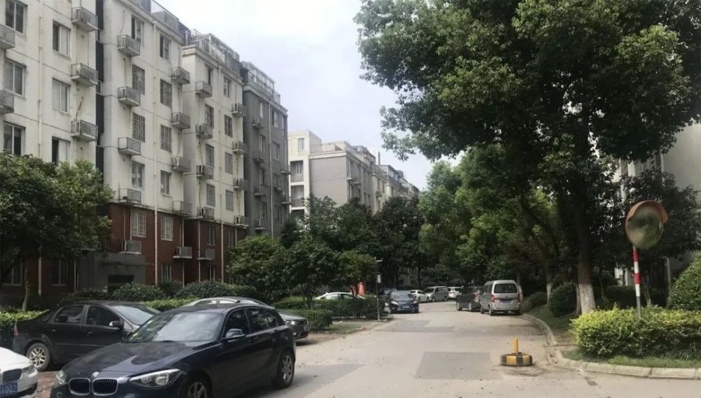 刚刚南京业主哭诉：我家小区物业太差，房价不涨反跌