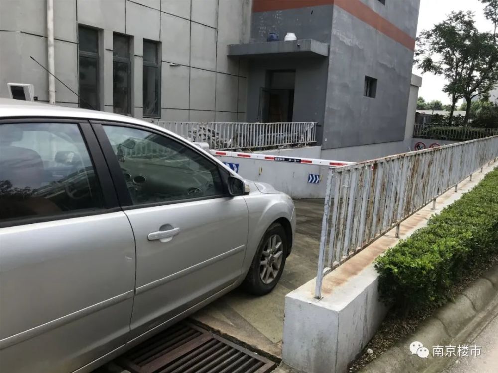 刚刚南京业主哭诉：我家小区物业太差，房价不涨反跌