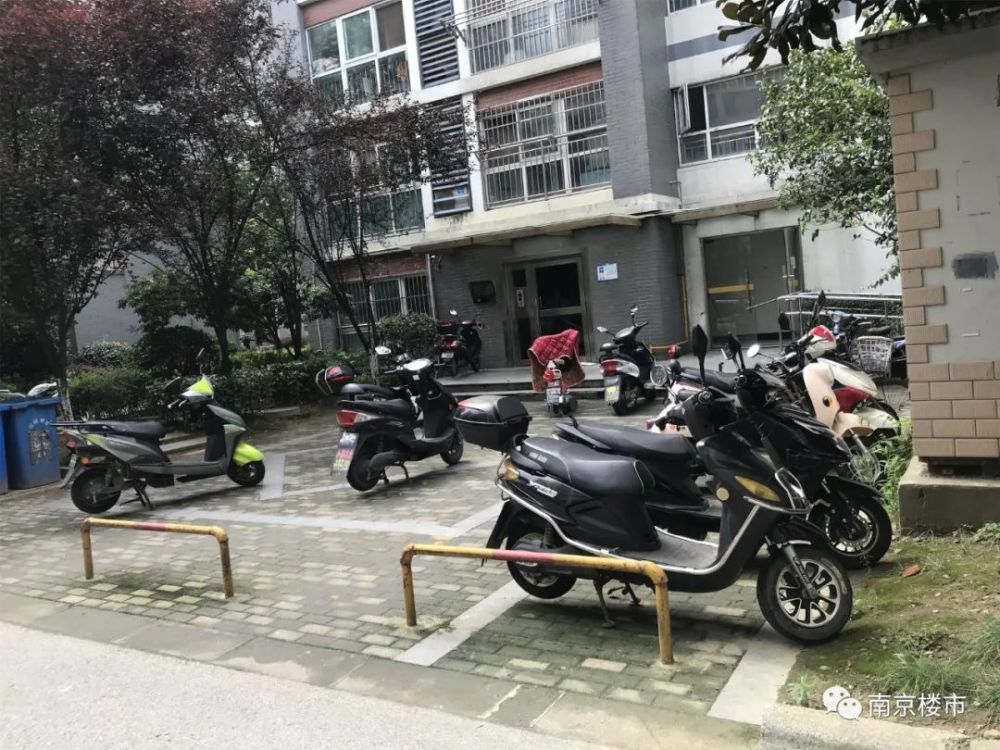 刚刚南京业主哭诉：我家小区物业太差，房价不涨反跌