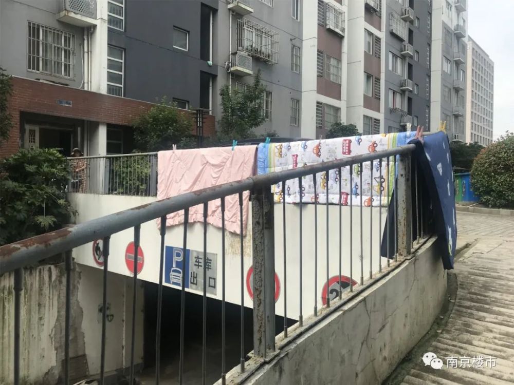 刚刚南京业主哭诉：我家小区物业太差，房价不涨反跌