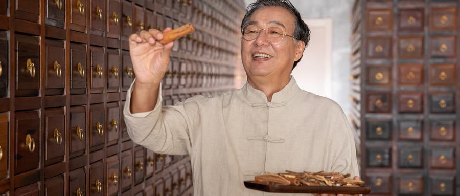 升阳散火汤：补中升阳在先，散火在后