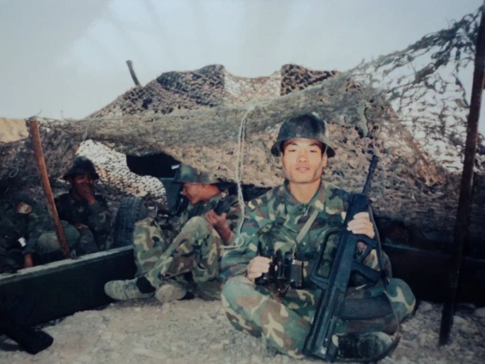滑动查看照片 金海山,1995年12月入伍,服役于中国人民解放军69222部队