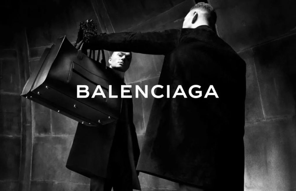 1919年 克里斯托巴尔·巴伦西亚加(cristóbal balenciaga)成立