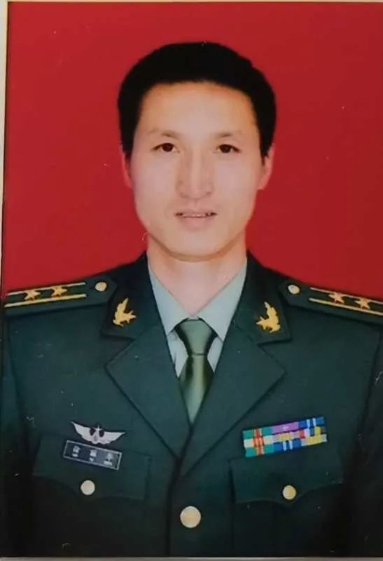 徐丽华,新昌乡人,1997年12月入伍,现服役于69260部队,副团职军官.