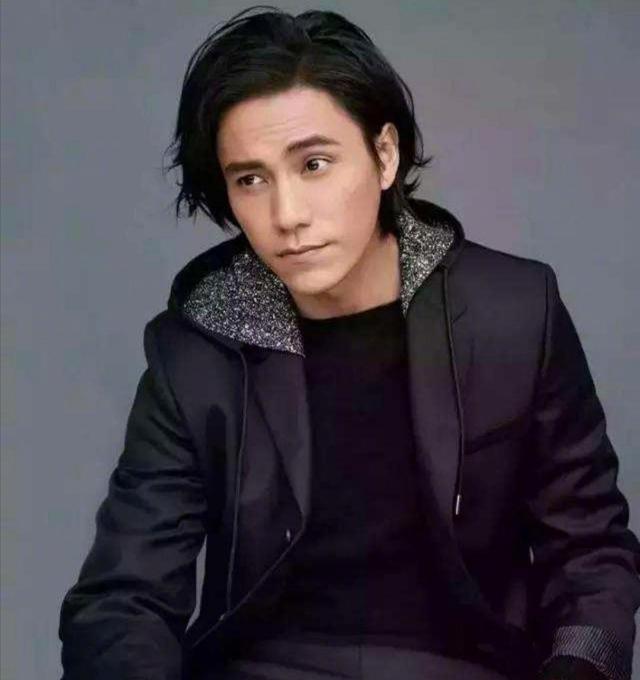 陈坤个性长发,太有男人味了!网友表示"原来我们差的只是发量"