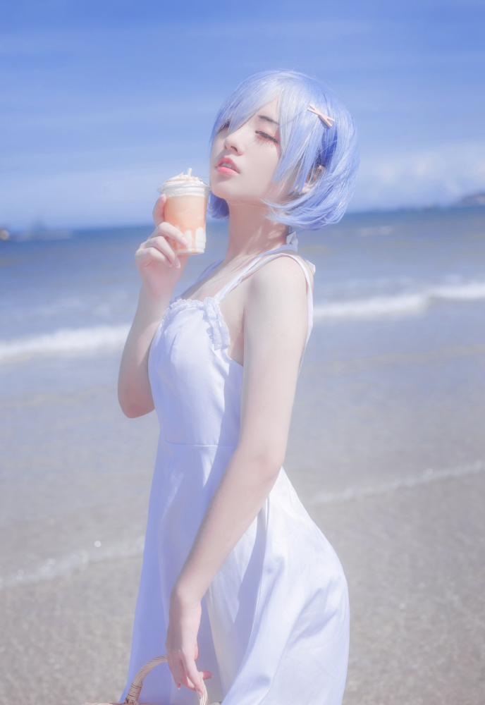 三位小姐姐对雷姆cosplay