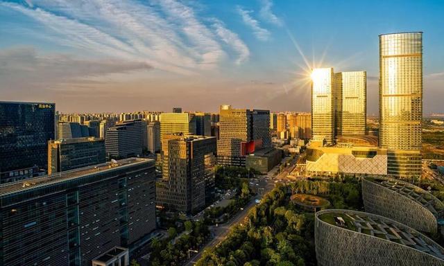 西南又一座黑马城市，GDP将突破2万亿，有望成重庆“接班人”