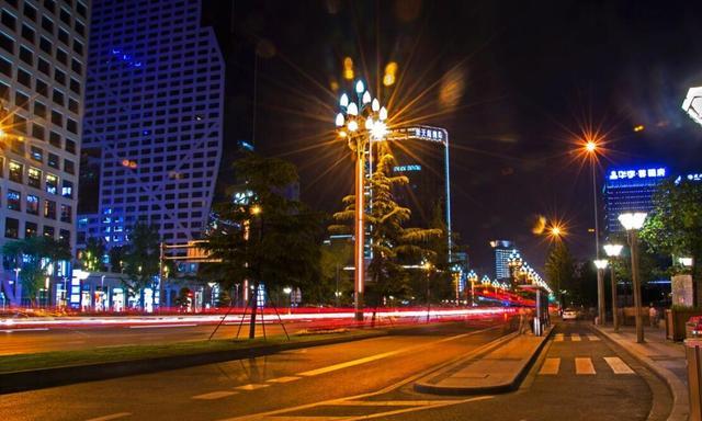 西南又一座黑马城市，GDP将突破2万亿，有望成重庆“接班人”