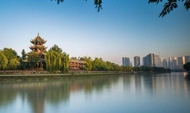 西南又一座黑马城市，GDP将突破2万亿，有望成重庆“接班人”