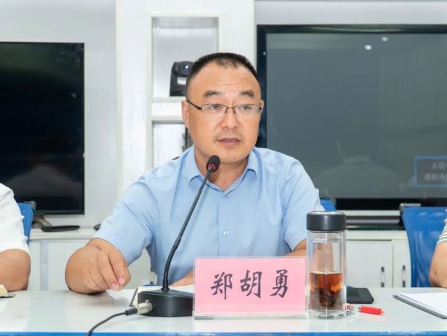 郑胡勇主持召开天全县应对新冠肺炎疫情应急指挥部第二十二次会议