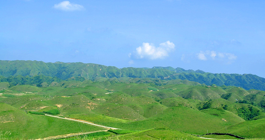 湖南邵阳一个偏远县,和广西桂林交界,拥有南山牧场景区